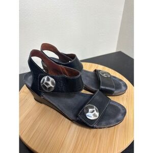 Taos Carousel 3‎ Women's 9-9.5 Black Leather Wedge Sandals Comfort Classy